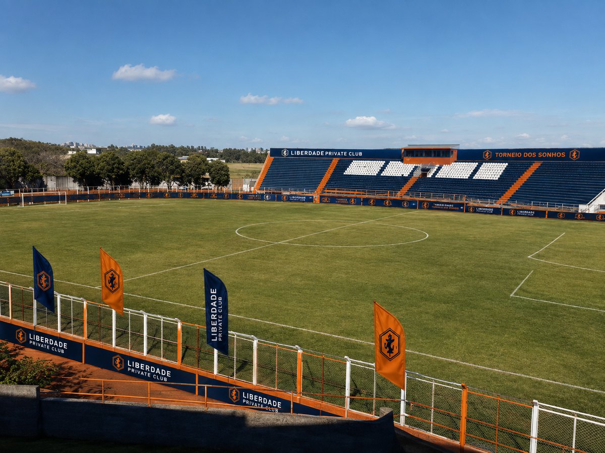 Vista geral do Estádio Vasconcelos Montes, arquibancada e gramado